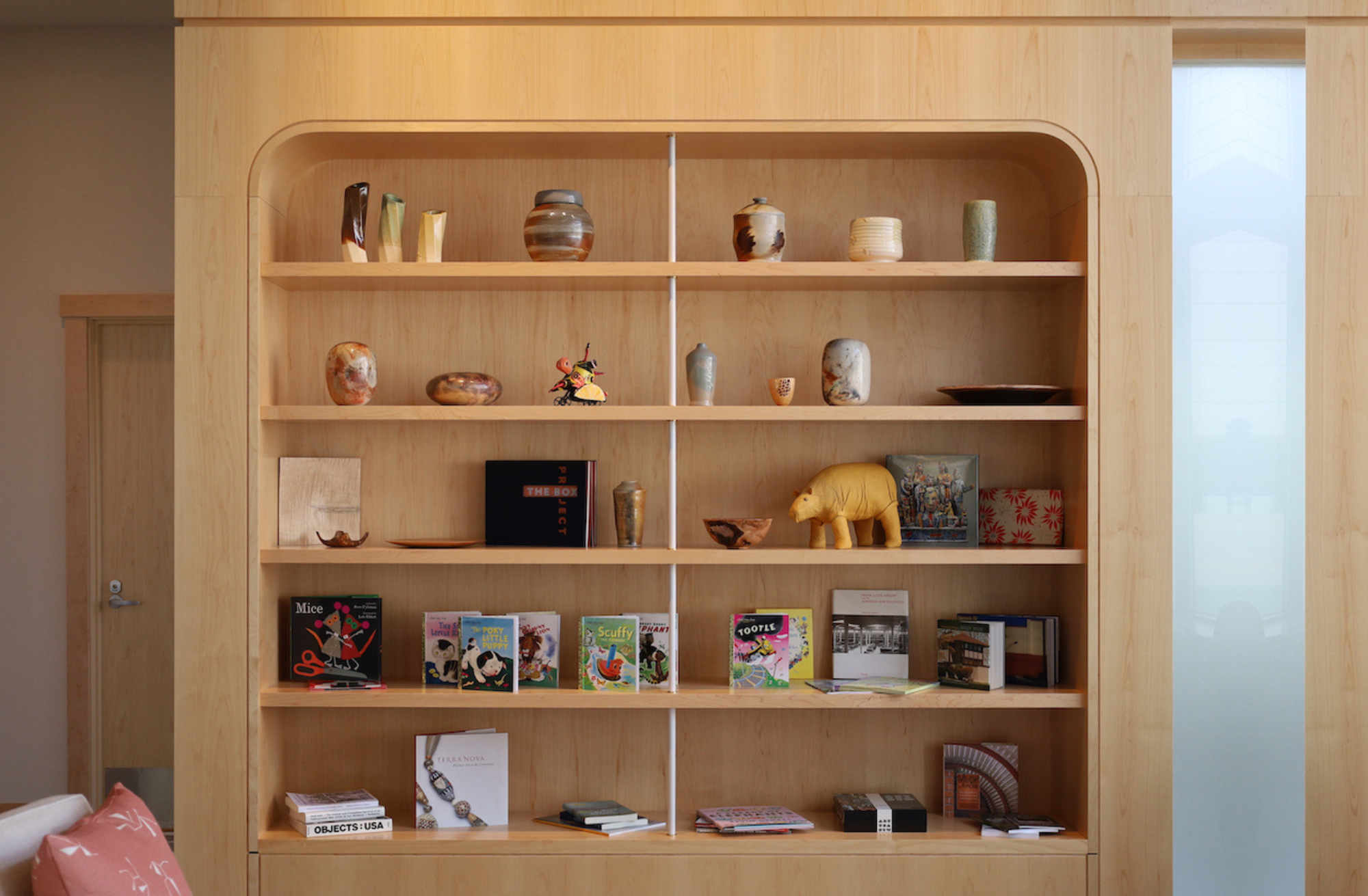 Hotel-Verdant-Website-Cards-Bookshelf.png